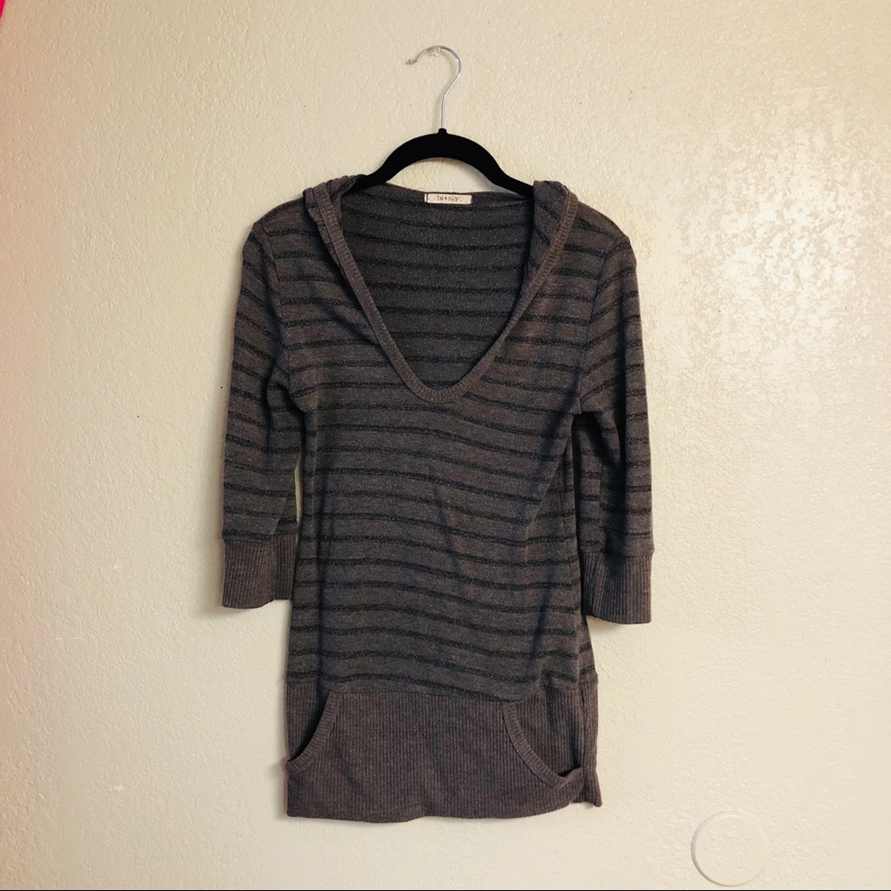 Gray Striped 1/2 Sleeve Hoodie with Pocket (Large)